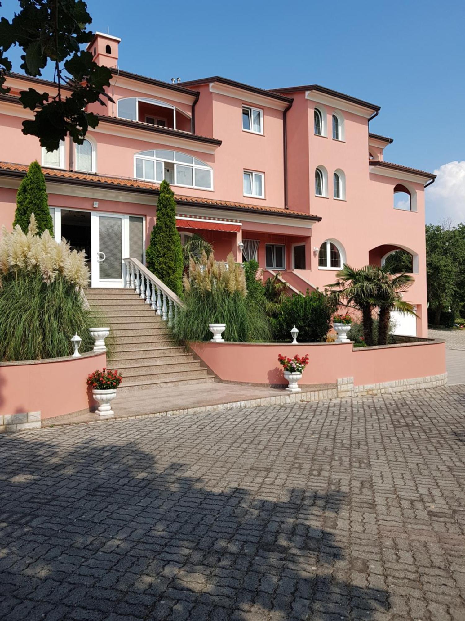 Apartments And Rooms Villa Chiara Крница Екстериор снимка