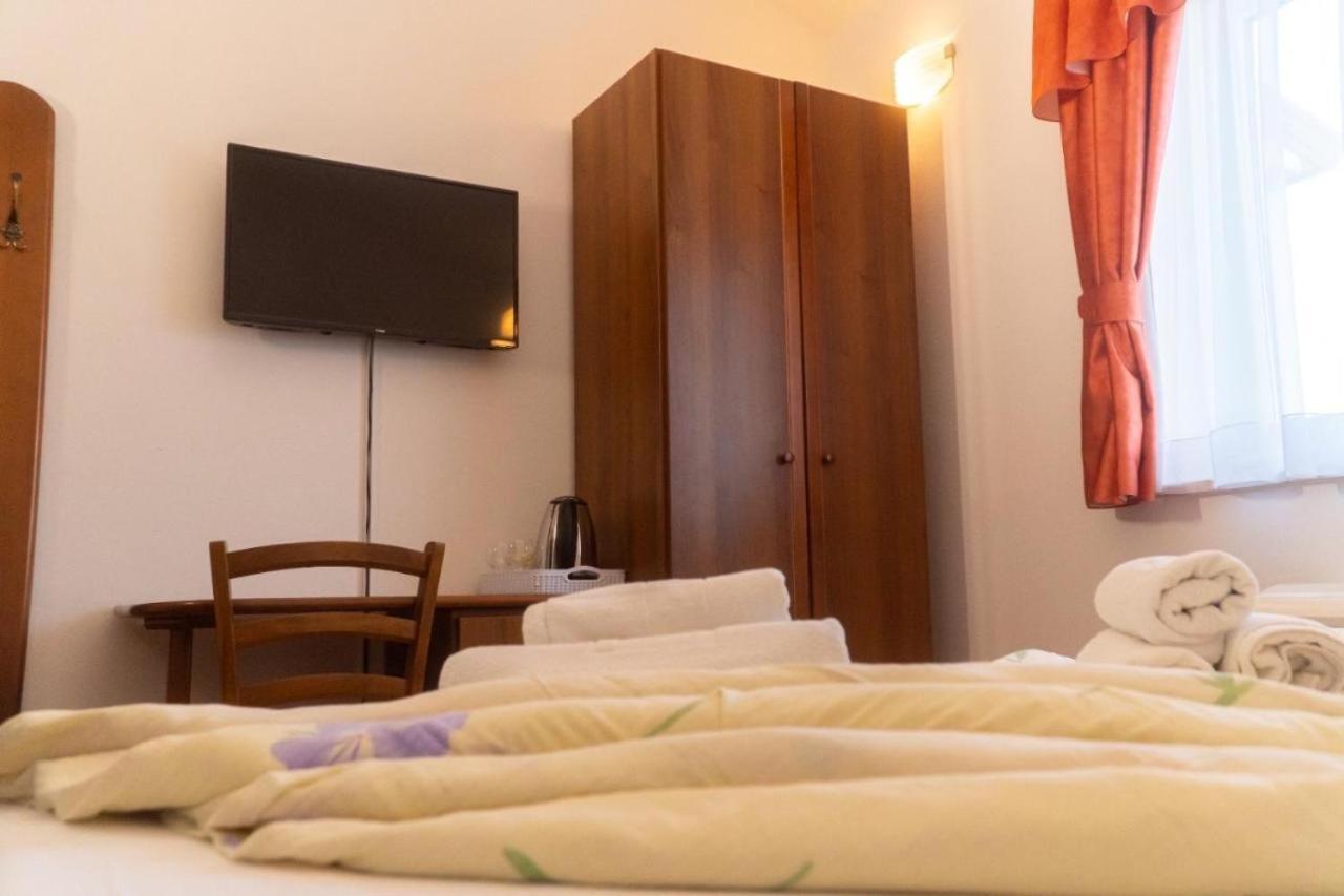 Apartments And Rooms Villa Chiara Крница Екстериор снимка