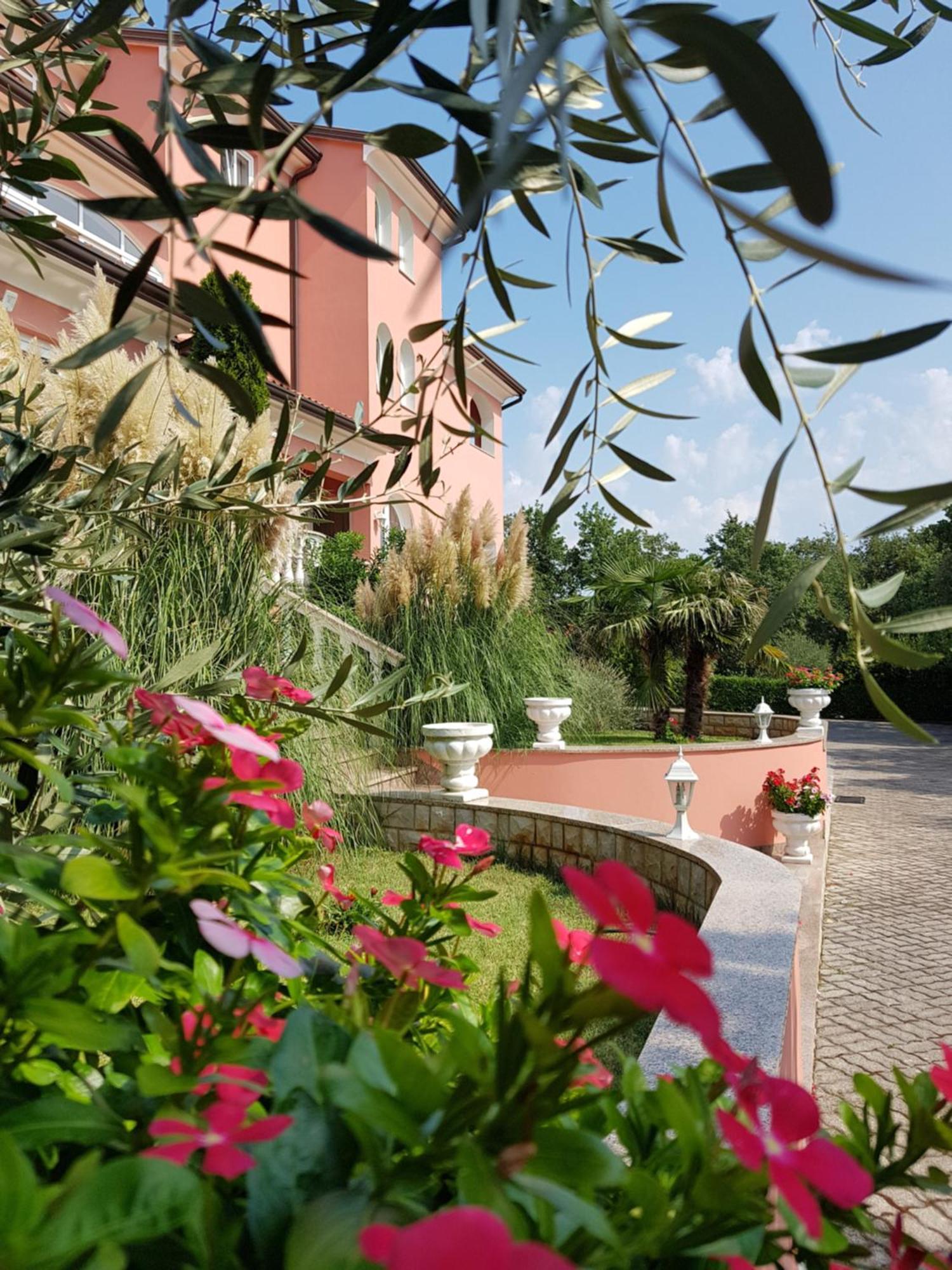 Apartments And Rooms Villa Chiara Крница Екстериор снимка