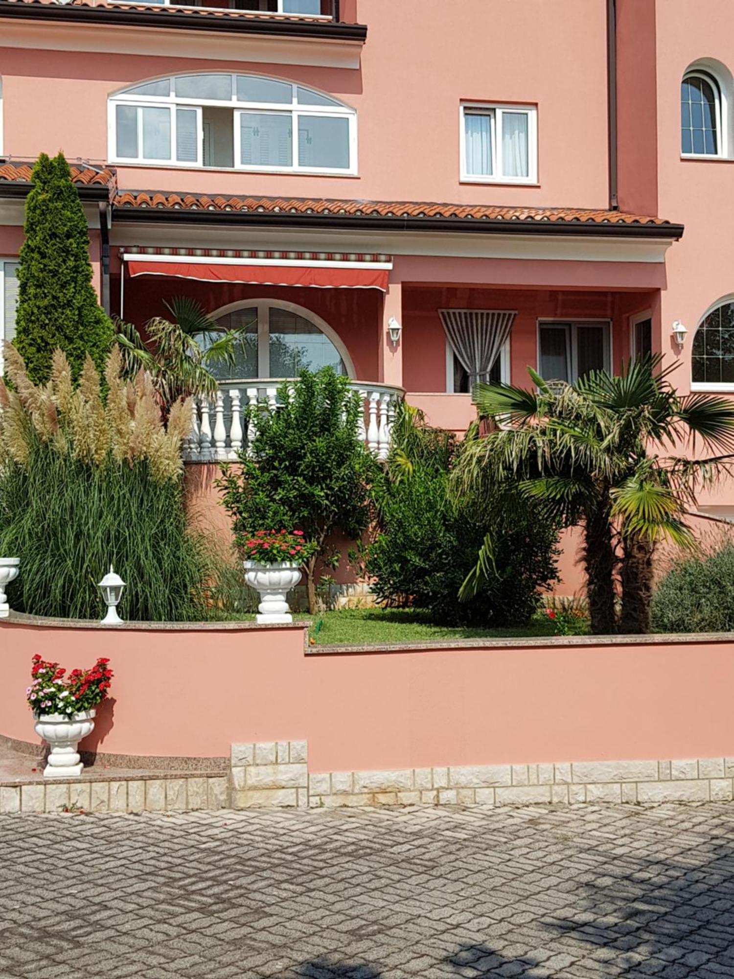 Apartments And Rooms Villa Chiara Крница Екстериор снимка