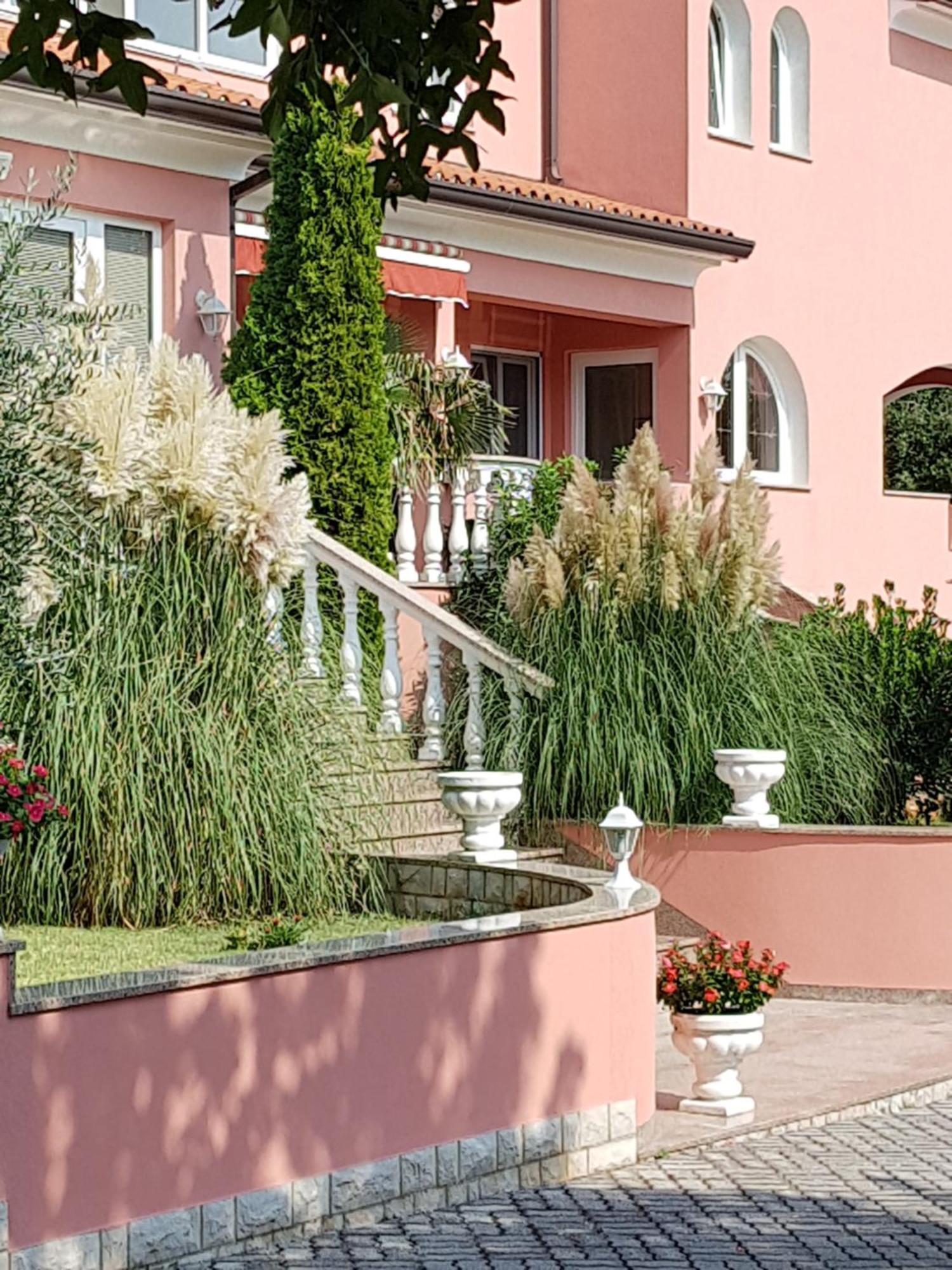 Apartments And Rooms Villa Chiara Крница Екстериор снимка