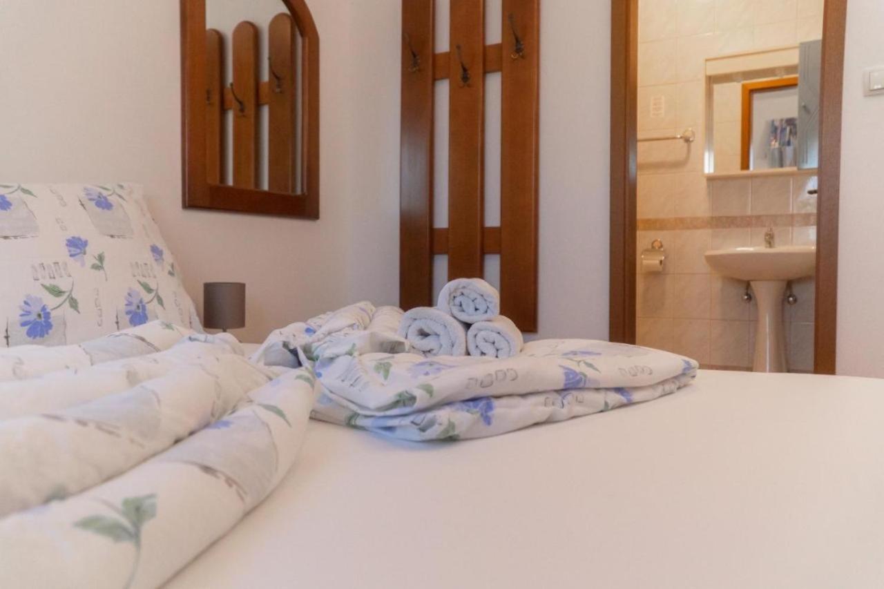 Apartments And Rooms Villa Chiara Крница Екстериор снимка