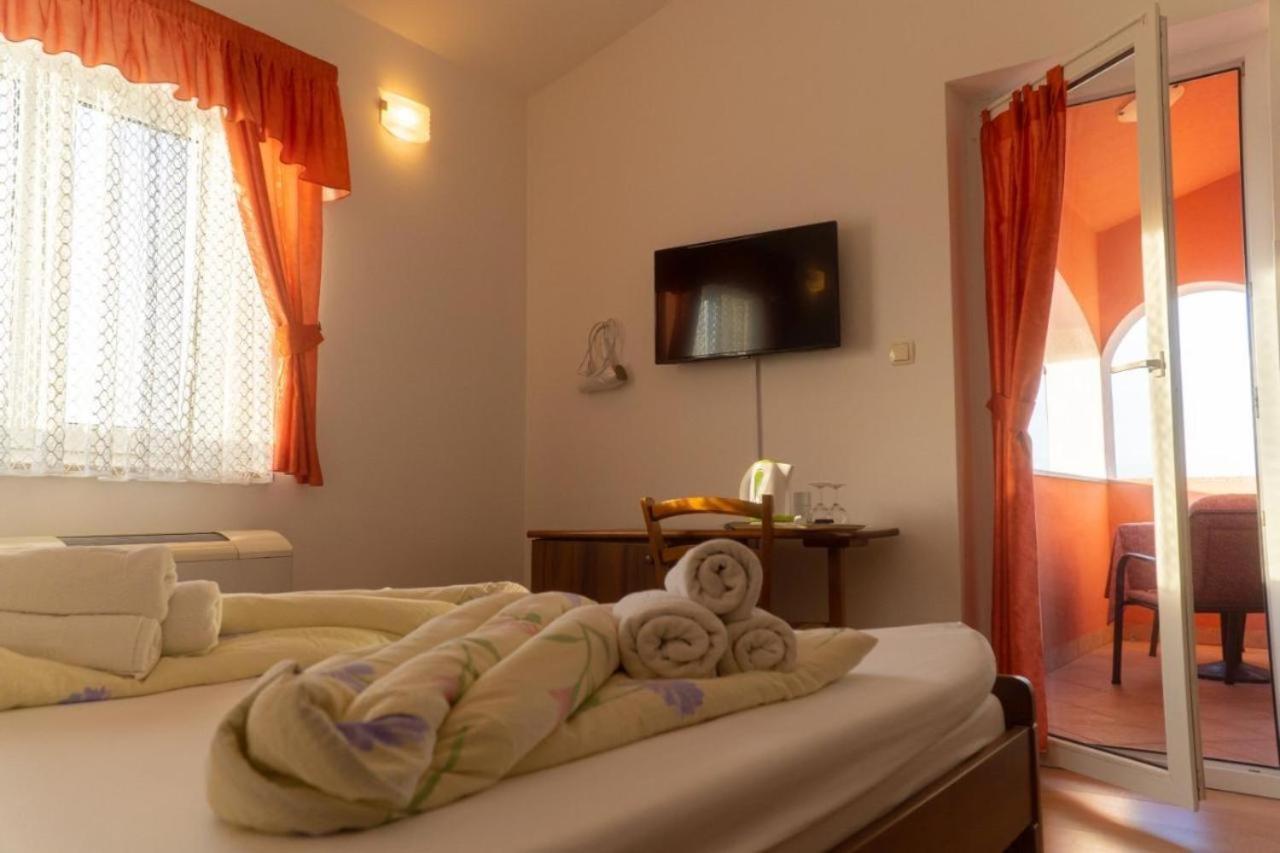 Apartments And Rooms Villa Chiara Крница Екстериор снимка