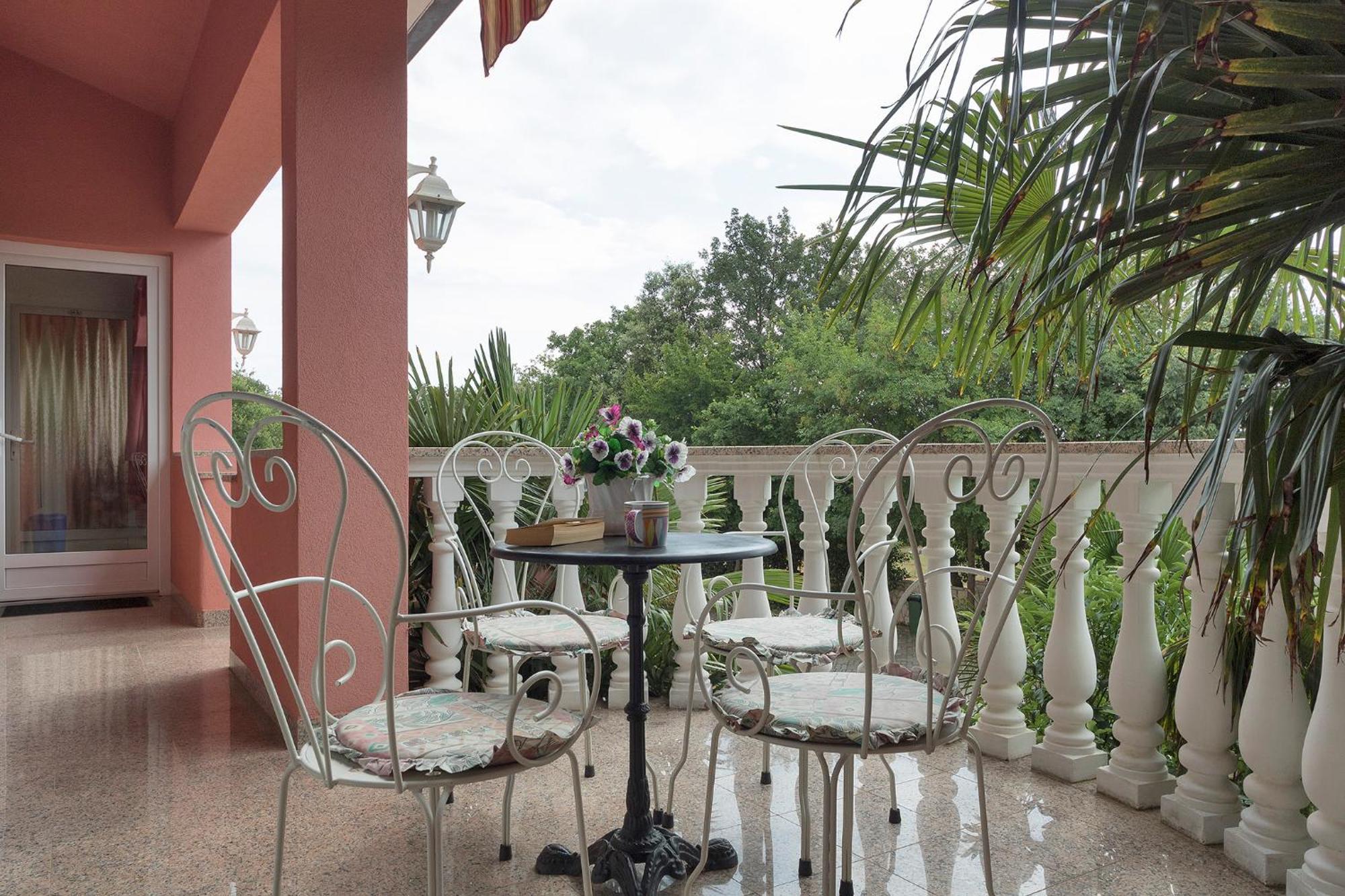 Apartments And Rooms Villa Chiara Крница Екстериор снимка